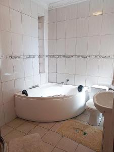 Koupelna v ubytování MANI HOMES