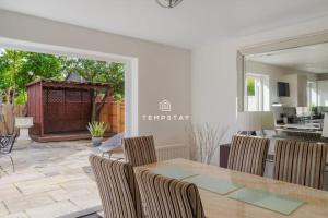 a dining room with a table and chairs at Spacious 5 bed Sunninghill with driveway parking in Ascot