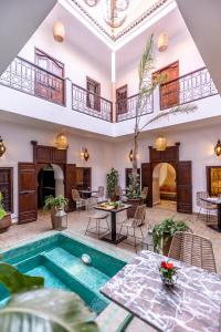 Bazén v ubytování Riad Dar Elma And Spa nebo v jeho okolí
