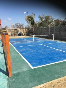 Tenis a/nebo squash v ubytování Kalani Heights Cute Little Pool Apartment nebo okolí