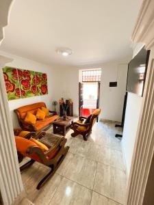 Posezení v ubytování Casa entera rústica con terraza, parque principal