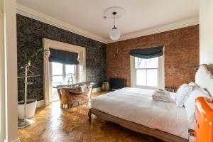 Ліжко або ліжка в номері The Palm