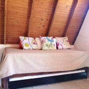 a bed with pillows on it in a room at Per a Tu in Punta del Este