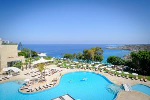 O vedere a piscinei de la sau din apropiere de Grecian Park