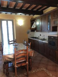 Kitchen o kitchenette sa Villa Maria