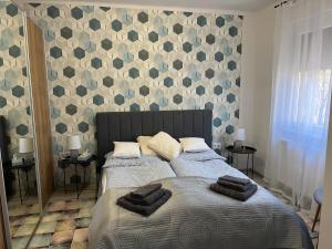 Postel nebo postele na pokoji v ubytování Móriczka Apartman