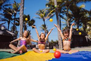 Crianças ficando em Beach Park Resort - Oceani