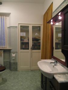 Vonios kambarys apgyvendinimo įstaigoje Pigiotto