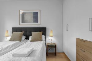 Postel nebo postele na pokoji v ubytování Charming One-Bedroom Apartment
