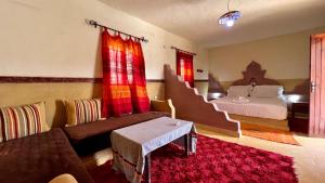 Postel nebo postele na pokoji v ubytování Hotel Riad Oasis