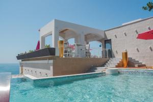 Piscina di Hotel Maris o nelle vicinanze