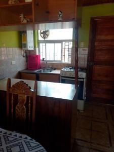 Una cocina o zona de cocina en Cabañas Familiares Puente de Tralca 5p