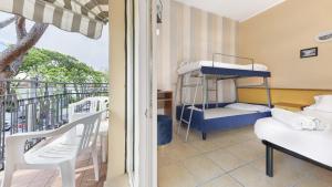 Ένα ή περισσότερα κρεβάτια σε δωμάτιο στο Hotel Arlecchino Riccione +90 φωτογραφίες