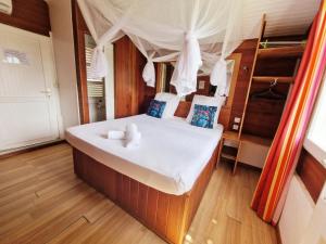Postelja oz. postelje v sobi nastanitve Hotel Le Manguier