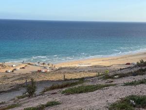 a view of a beach with the ocean at Besonderes Apartment mit einzigartigem Meerblick in Costa Calma