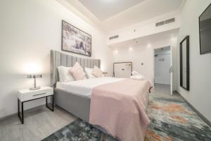 Postel nebo postele na pokoji v ubytování Amour Luxury Apartments 5 mins from The Palm