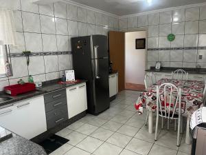 Kjøkken eller kjøkkenkrok på Casa de praia da Kenna, centro