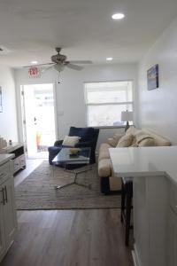 Gallery image of Hidden Oasis ** Stunning 2 BR ** Sunset Shores in West Palm Beach