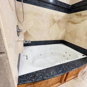 a bathroom with a bath tub in a room at Resort Like house, 4 bedrooms, 3 bathrooms in Orlando