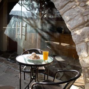 Nápoje v ubytování The Stonehouse Suites with Private Bath Spas
