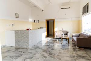 a living room with a couch and a counter at Al Ghaba Line Hotel in Al Ghābah