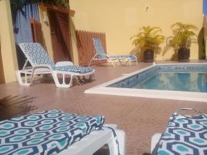 Kolam renang di atau dekat dengan Royal Escape - 2