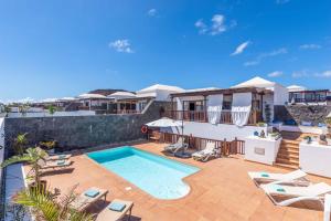 The swimming pool at or close to Villa Samui