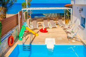 The swimming pool at or close to Villa Thalassa Skaleta