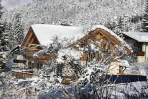 Haus Zillertal am Achensee v zimě