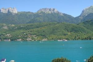 a large body of water with mountains in the background at Le pavillon du lac in Duingt