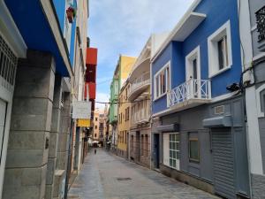 Une allée dans la vieille ville de Burano dans l'établissement Compass House, à Las Palmas de Gran Canaria