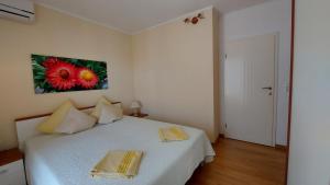 Postel nebo postele na pokoji v ubytování Apartments Jelica