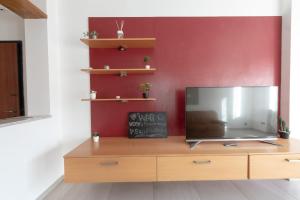 Televízia a/alebo spoločenská miestnosť v ubytovaní DORA Rooms and terrace, Parco Dora + 37 fotografií