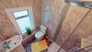 Bilik mandi di Rose Villa- Great For Long & Short Stays!!! +18 gambar