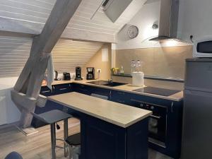 Kuchyňa alebo kuchynka v ubytovaní Loft avec jardin