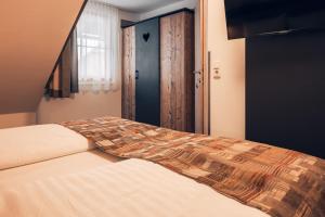 Łóżko lub łóżka w pokoju w obiekcie Ferienwohnung Nassfeld