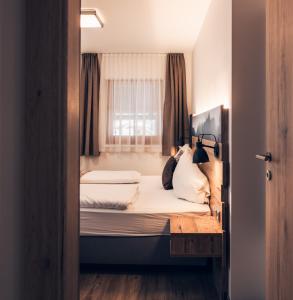 Łóżko lub łóżka w pokoju w obiekcie Ferienwohnung Nassfeld
