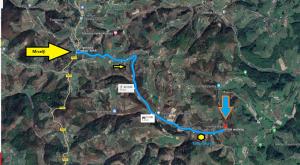 un mapa de un sendero con una flecha amarilla en Vila Anđelija en Velika Kladuša