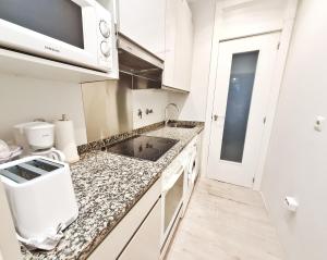Kuchyňa alebo kuchynka v ubytovaní Apartamento Urbieta by SanSe Holidays - Center