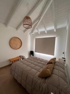 a bedroom with a large bed in a room at Departamento Tunquelen in Esquel