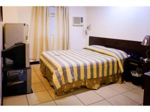 Postel nebo postele na pokoji v ubytování Crowne Garden Hotel