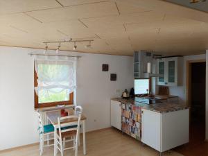 a kitchen with a counter and a table with chairs at Urlaub an der Grenze in Lauterbach