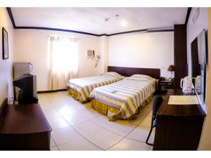 Postel nebo postele na pokoji v ubytování Crowne Garden Hotel