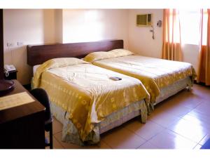 Postel nebo postele na pokoji v ubytování Crowne Garden Hotel