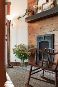 Photo de la galerie de l'établissement Rosedale Chapel Bed and Breakfast, à Steinbach