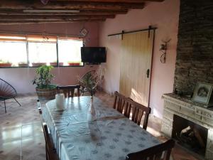 a dining room with a table and a fireplace at Nuestro Hogar in Malargüe