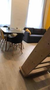 Posedenie v ubytovaní LE BERLIER 60m2 + COUR PRIVÉE - CENTRE HISTORIQUE