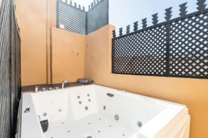 Riad l'Empire tesisinde bir banyo