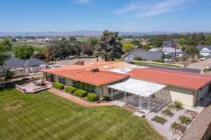 Billede fra billedgalleriet på Mountain View Retreat in Nampa! Million dollar views from the panoramic windows, 6 bedrooms! Sleeps 14! Have your wedding or family reunion or retreat here on our hillside i Nampa