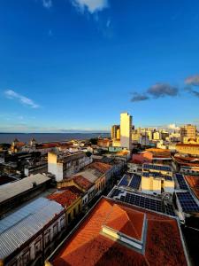 a view of a city with roofs and buildings at Apto com vista para Baía do Guajará in Belém +14 photos